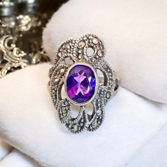 Sterling Silver Amethyst & Marcasite Ring (6.25) - Picture 2 of 12